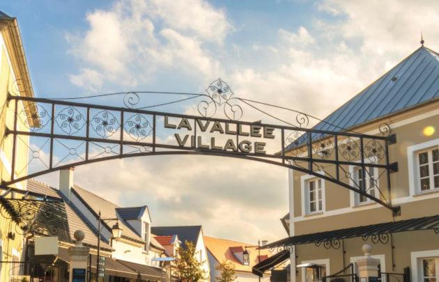 Magic Studio - Disneyland Paris Shopping Village 9 Minutes Chessy  Exteriér fotografie